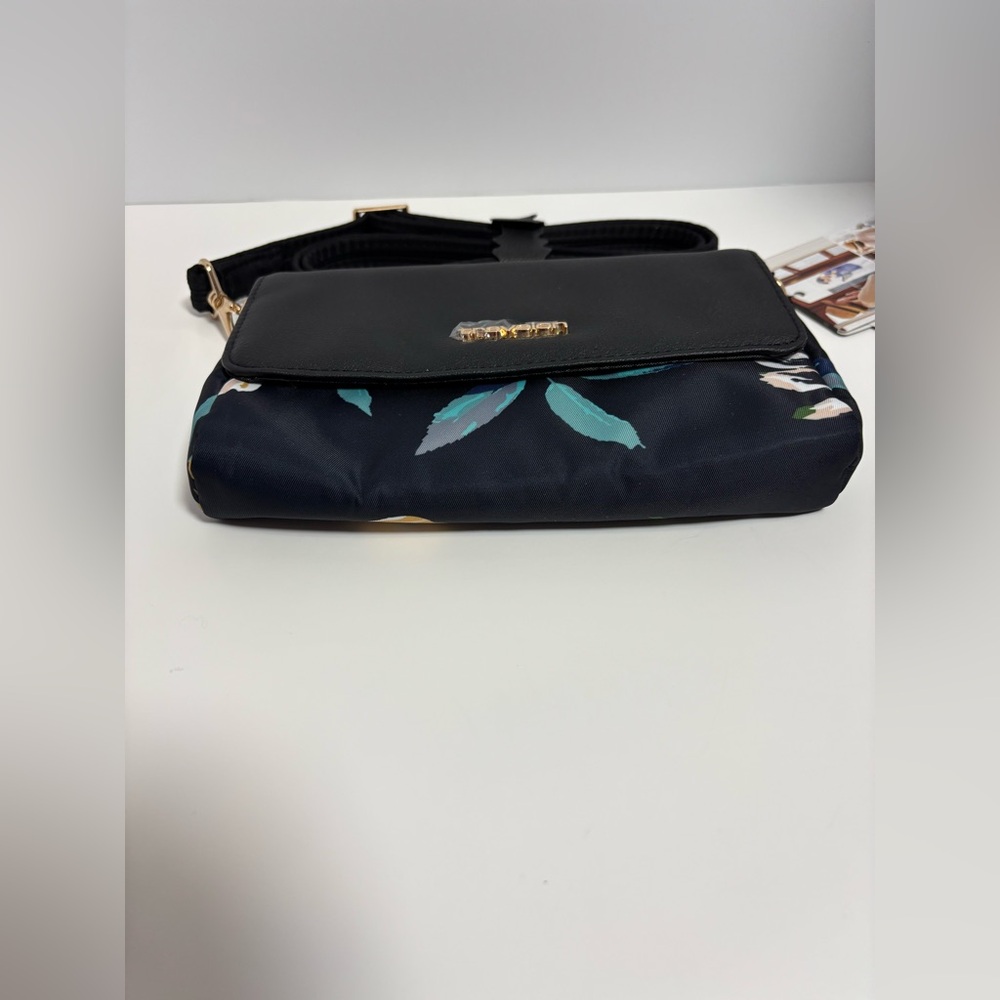 Travelon This is a Anti-Theft Addison Convertible Belt Bag in Midnight Floral. - Picture 7 of 11